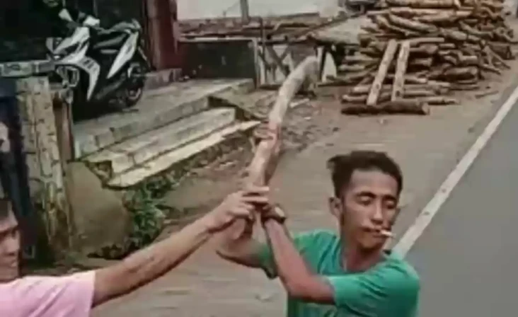 Viral Pengemudi Angkot...
