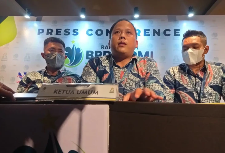 Izin Usaha Masih Berbelit,...