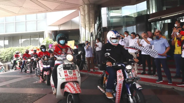 10 Bikers Touring Ribuan...