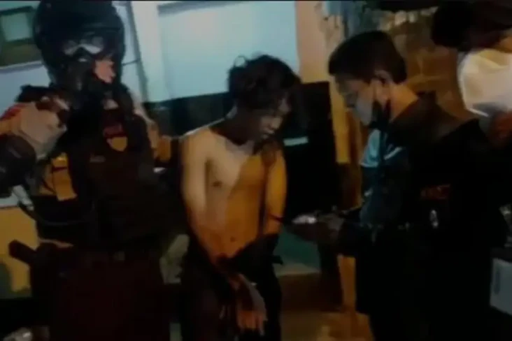 Sopir Angkot Mabuk Tabrak...