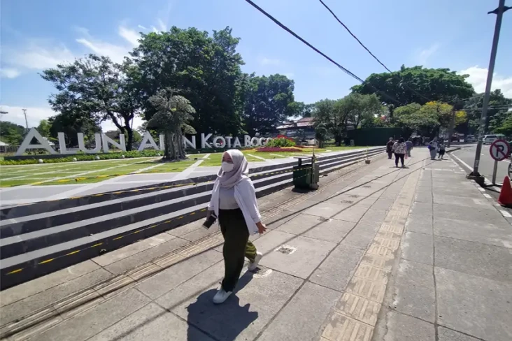 Hari Ini, Taman Publik...