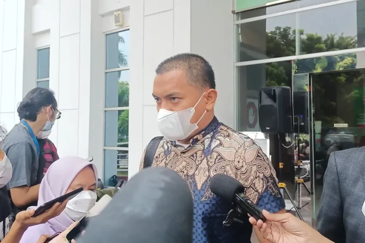 Munarman Dituntut 8...