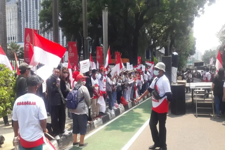 Puluhan Orang Geruduk...
