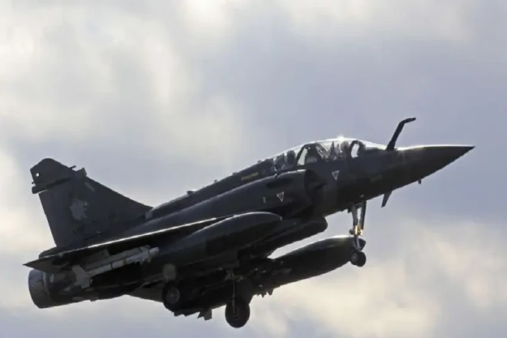 Jet Tempur Mirage 2000...