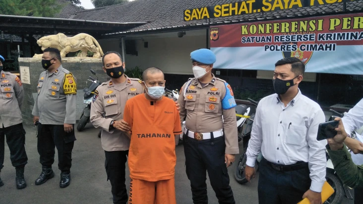 Tak Puas dengan Ibunya,...