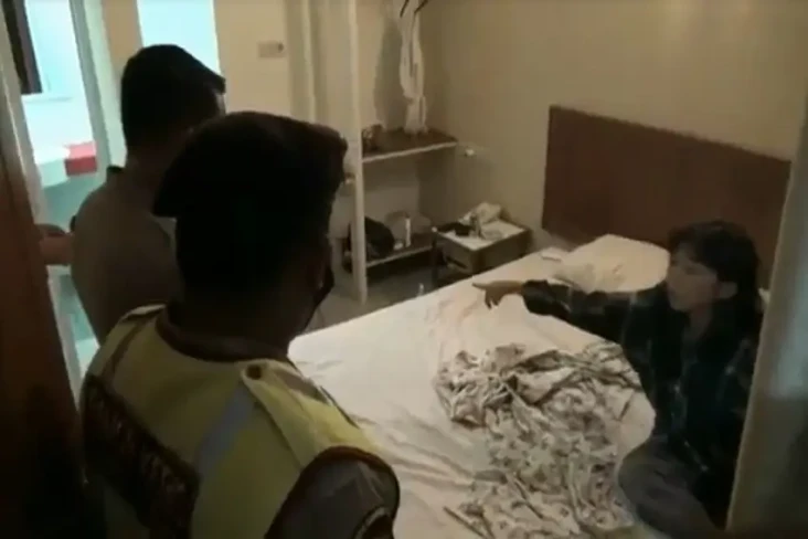 Tertangkap di Kamar...