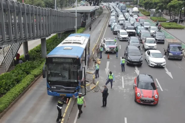 Bus Transjakarta Terlibat...