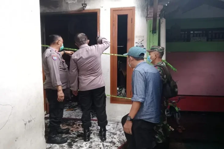 Rumah Anggota TNI Terbakar...