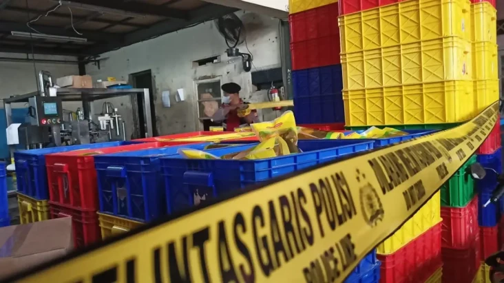 Gudang Pengemasan Ulang...
