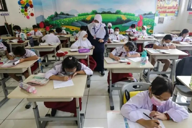 Tunggu Kebijakan Kemendikbudristek,...