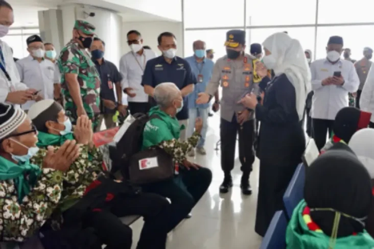 220 Jamaah Umroh asal...