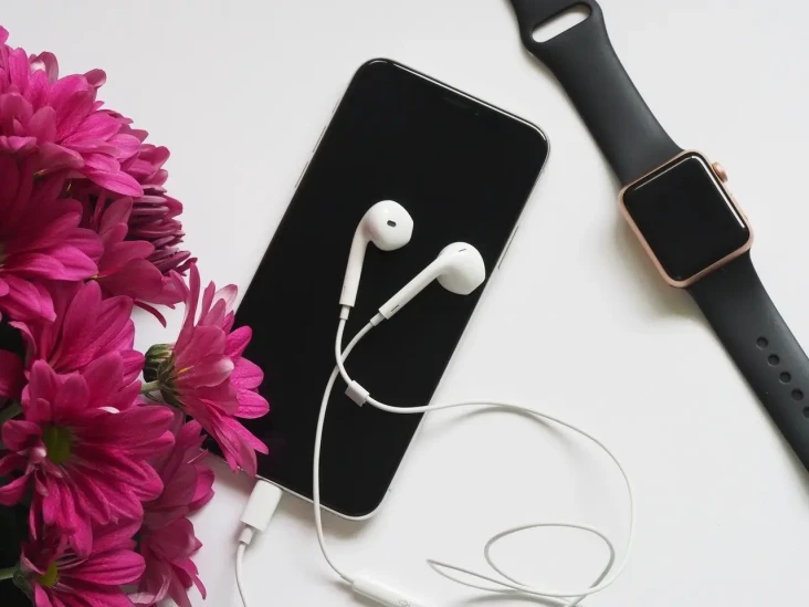 Pelit Charger dan Headphone...