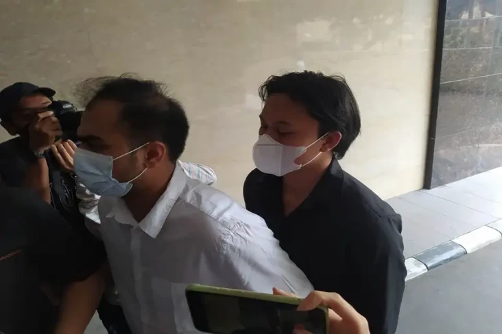 Rizky Febian Bungkam...