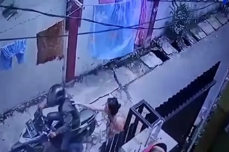 Viral! Emak-Emak Berdaster...