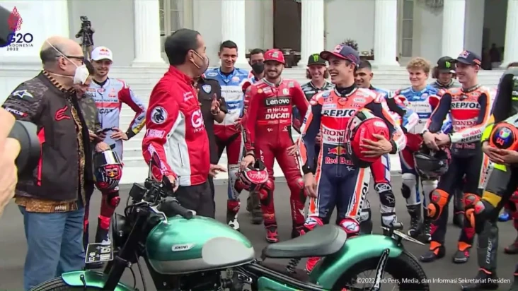 Di Istana, Jokowi Pamerkan...