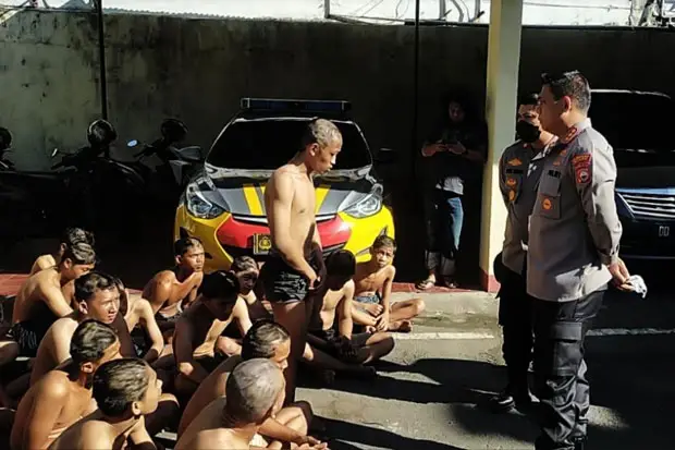 39 Orang Kawanan Geng...