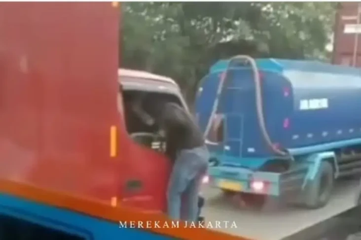 Beraksi di Jalan Macet,...