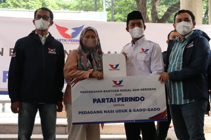 Warga Penerima Bantuan...