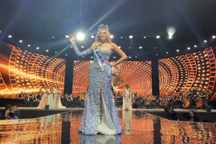 Karolina Bielawska dari...