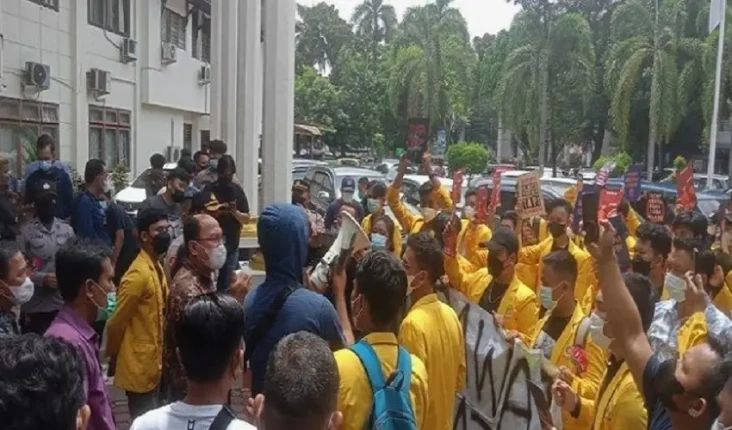 Ratusan Mahasiswa Unsri...