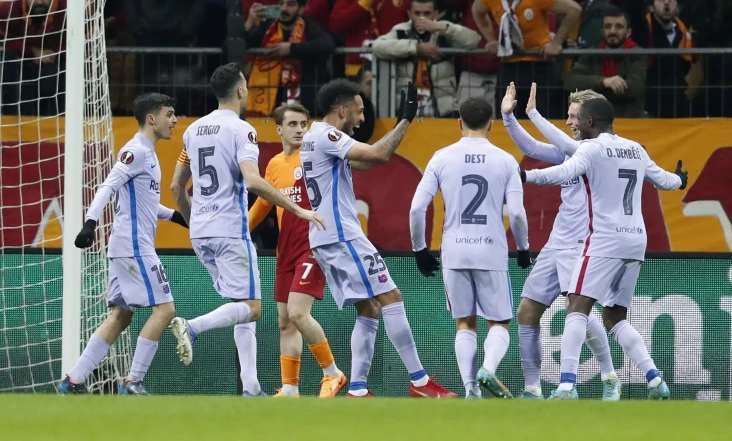 Barcelona Tembus Perempat...