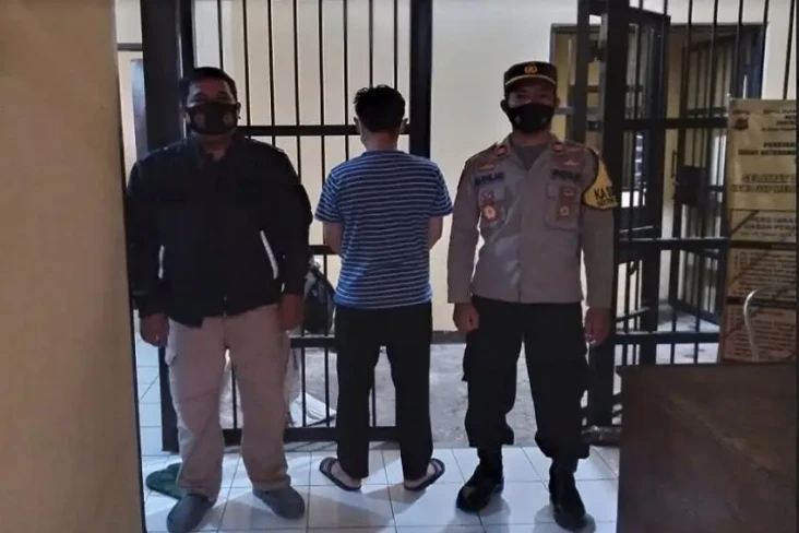 Cinta Terhalang Restu...