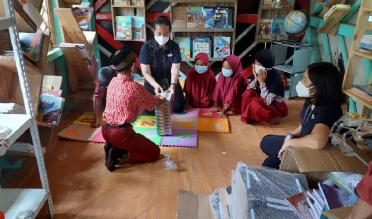 Dukung Minat Baca Anak,...