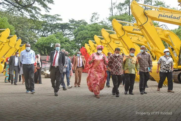 Berkunjung ke Pindad,...