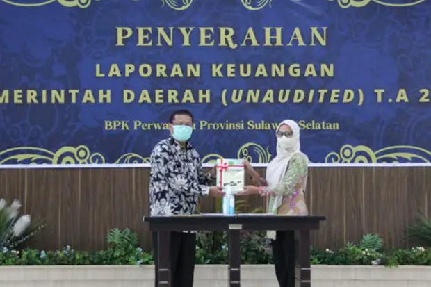 Bupati Luwu Utara Serahkan...