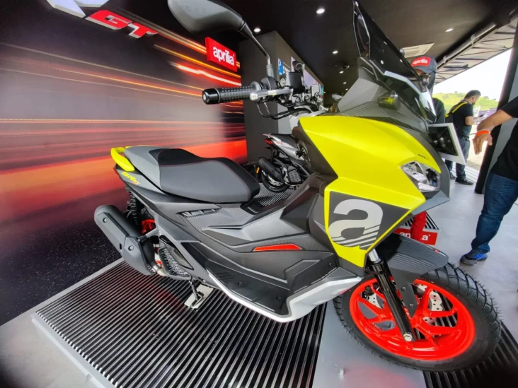 Aprilia SR GT200 Mengusung...