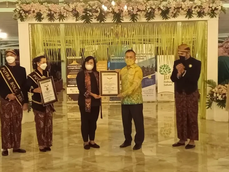 Sukses Tembus Keraton,...