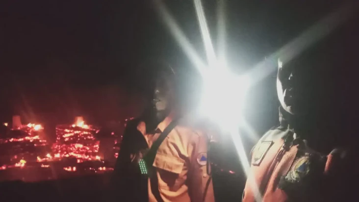 Bakar Sarang Tawon dalam...