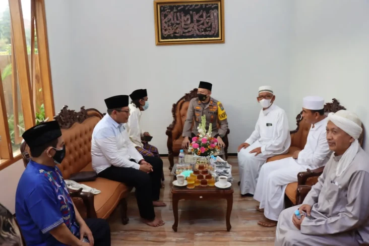 Perkuat Silaturahmi,...