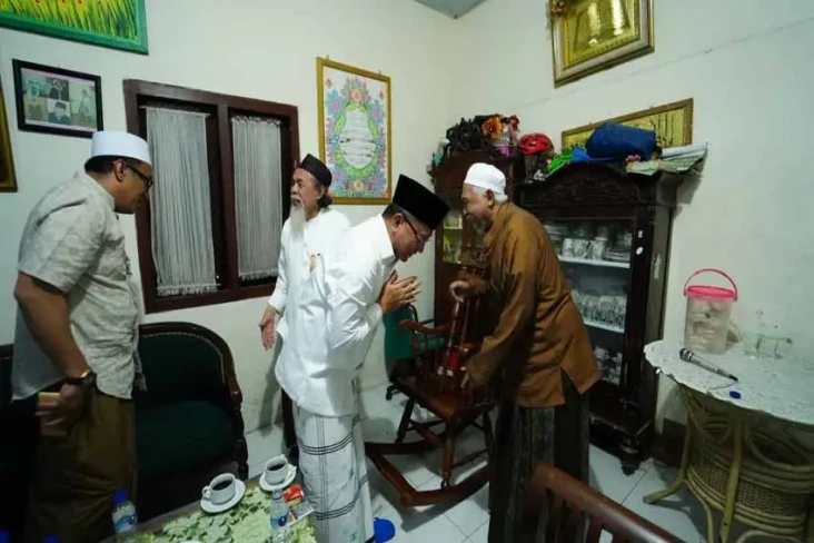 Sarungan hingga Shalawatan,...