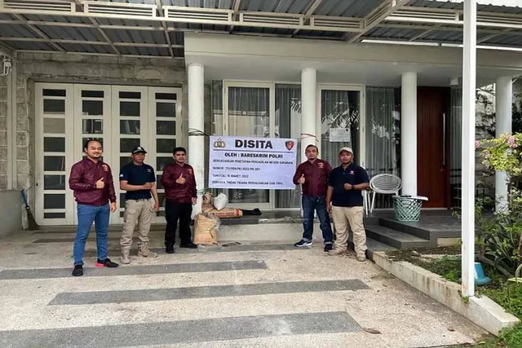Polisi Sita 2 Rumah...