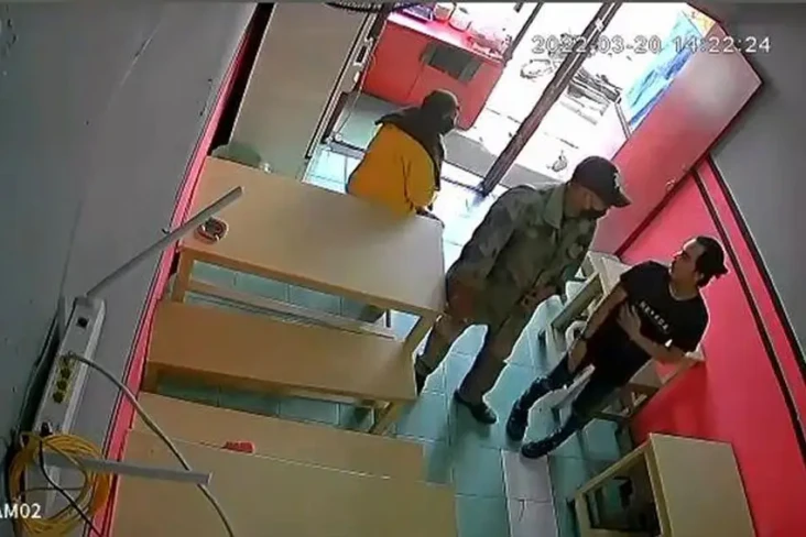 Pura-pura Jadi Pembeli,...