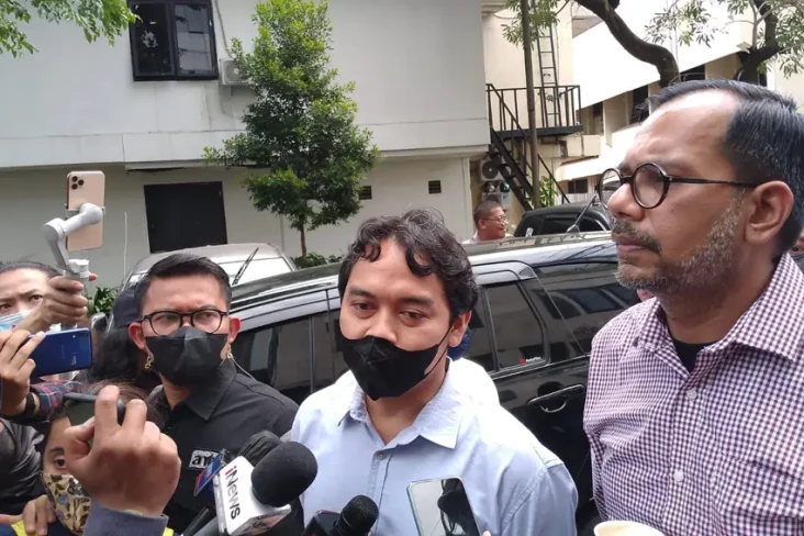 Haris Azhar Penuhi Panggilan...
