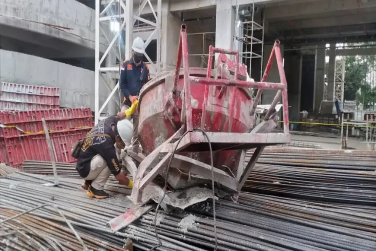 2 Pekerja Proyek Tewas...