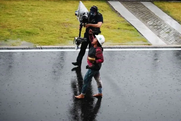Viral Rara Pawang Hujan...