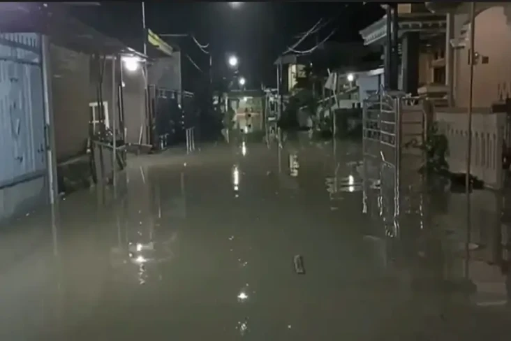 Usai Hujan Lebat Ratusan...
