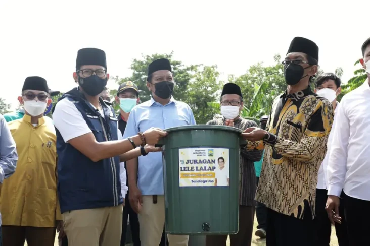 Gagas Lapangan Kerja,...