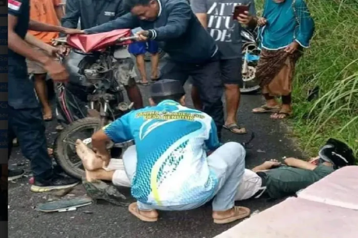 2 Sepeda Motor Adu Kambing...