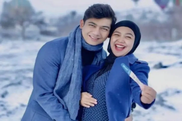 Umumkan Kehamilan, Ria...