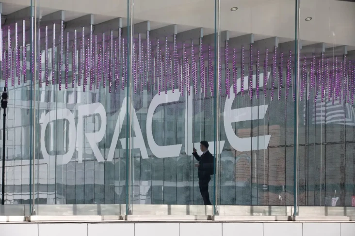 Layanan Cloud Oracle...