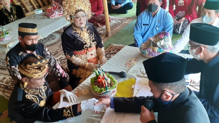 Unik! 4 Pasang Calon...