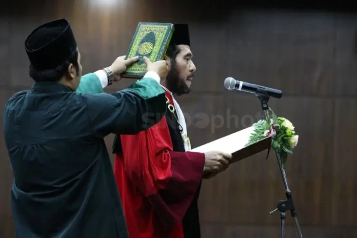 Nikahi Adik Jokowi,...