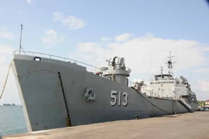KRI Teluk Mandar dan...