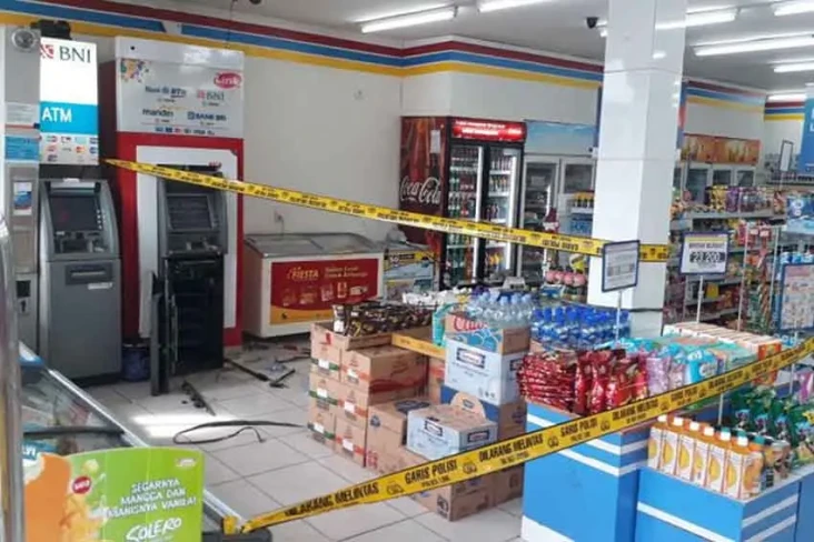 Minimarket Dibobol Maling,...