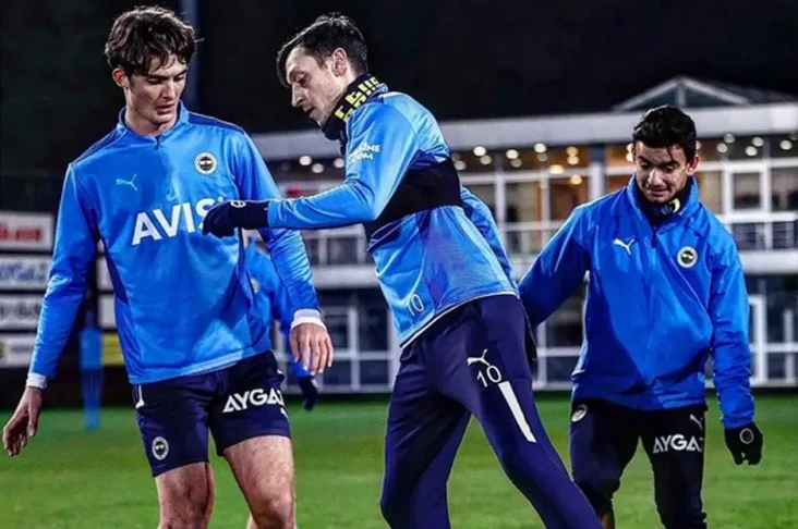 Mesut Ozil Diusir dari...