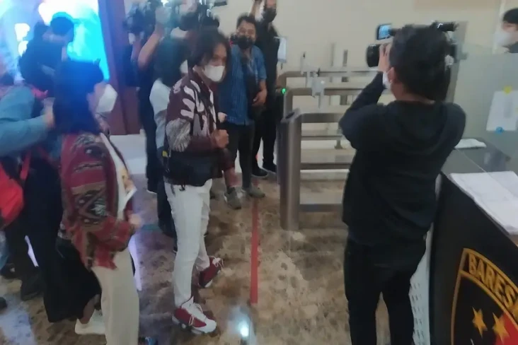 Tiba di Gedung Bareskrim,...
